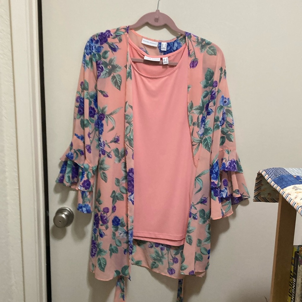 Susan Graver size small peach 2 piece floral top